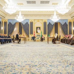 سمو ولي العهد يصطحب رئيس جمهورية تركيا لدى مغادرته قصر السلام إلى مقر إقامته