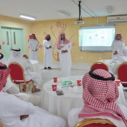 السواحه يبرز جهود رؤية المملكة 2030 في تمكين الشباب والمرأة وبناء مستقبل مستدام.