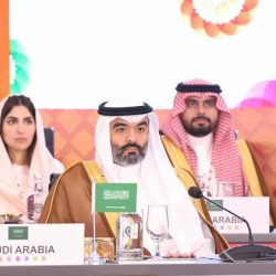 عيضه المنهالي مفتخراً بمقابلة ومصافحة صاحب السمو الشيخ محمد بن زايد آل نهيان ، حفظه الله،