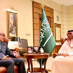 الأمير سعود بن جلوي يستقبل مدير جوازات منطقة مكة المكرمة