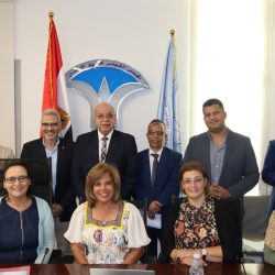 ال زهران وال سندي يستقبلون المعزين في وفاة فقيدتهم