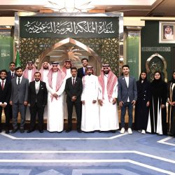 مسؤولون يطلعون على إبتكارات طلاب جامعة الأعمال والتكنولوجيا في معرض الشرق الأوسط للتعليم 