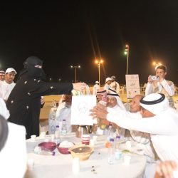 طلاب جامعة المستقبل و مؤسسة حياة يواصلان فعاليات مبادرة “المدارس حياة” بتوزيع المستلزمات المدرسية بمنطقة امبابة