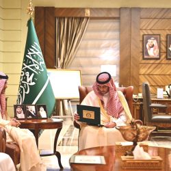 أمير منطقة تبوك يستقبل سمو رئيس الاتحاد السعودي للهجن 