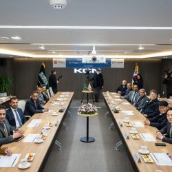 وزير الصناعة والثروة المعدنية يبحث مع نظيره الكوري فرص تعزيز التعاون الصناعي بين البلدين