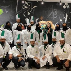 أمير الشرقية يكرم الطلاب والطالبات المتميزين في جائزة (منافس) الوطنية