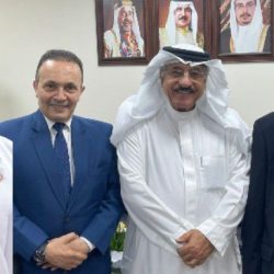 مبارك المنشي.. في القفص الذهبي 