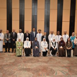 فريق طبي سعودي يستأصل الغدة الدرقية بالروبوت الجراحي في عملية هي الأولى من نوعها في المنطقة بمستشفى الملك فهد الجامعي بالخبر