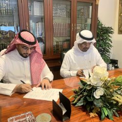 سمو الأمير سعود بن طلال يدشّن أول حافلة تعمل بالهيدروجين في المملكة بمحافظة الأحساء