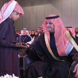 “فن تصميم الكتاب” يدعو للعودة إلى القراءة التقليدية في معرض جدة للكتاب 2024