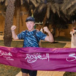 عبدالله هزازي يحتفل بتوقيع كتابه “عشرون فكرة ملهمة” بمعرض جدة الدولي للكتاب