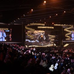 القاص توفيق غنام يهدي مجموعته القصصية ” انسكابة حرف ” لسمو أمير منطقة الباحة 