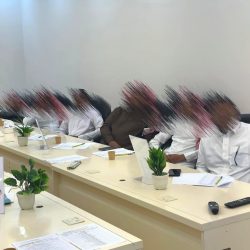 ركن الحرفيين يبهر الزوار بإبداعاته التقليدية في معرض الكتاب بجازان 2025