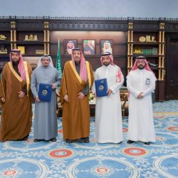 البرلمان العربي يمنح نائب رئيس مجلس الشورى وسام التميز العربي