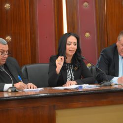 أمير المنطقة الشرقية يستقبل سفير المملكة لدى مملكة البحرين الشقيقة