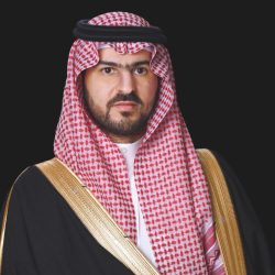خادم الحرمين الشريفين يؤدي صلاة عيد الفطر في قصر السلام بجدة