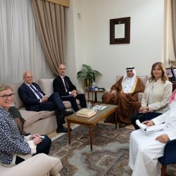 وزير السياحة والآثار يلتقي رئيس هيئة الطيران المدني والخطوط الجوية الإماراتية لبحث تعزيز التعاون وزيادة الحركة السياحية إلى مصر