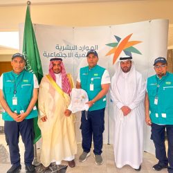 وزير الأوقاف يكرم الدكتور حافظ أنور باشا الإمام بوزارة الأوقاف لتبرعه بجزء من جائزته في المسابقة العالمية للقرآن الكريم لصالح إغاثة أهلنا في غزة