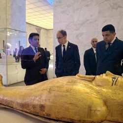 الإمارات تُحدث وزاراتها وتعتمد الذكاء الاصطناعي في صناعة القرار