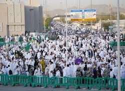 حرس الحدود بمنطقة المدينة المنورة ينقذ مواطنًا من الغرق أثناء ممارسة السباحة