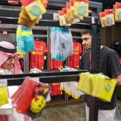 حاكم الشارقة يعزي في وفاة ردن بنت خالد القاسمي