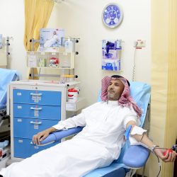 رئيس جامعة الإمام عبد الرحمن بن فيصل ومنسوبوها يتفاعلون مع حملة ولي العهد للتبرع بالدم