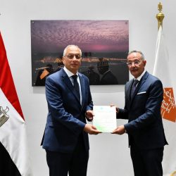 نرمين الحوطي أول كويتية في لجنة المناقشة والحكم على رسائل الدكتوراه باكاديميه الفنون بمصر 