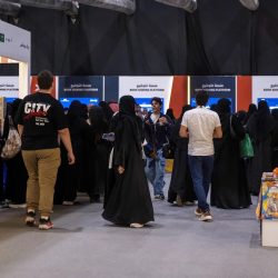 وزير السياحة والآثار يواصل زيارته للأقصر بعقد لقاء موسع مع مستثمري السياحة بالأقصر وأسوان وعدد من المدن السياحية الساحلية