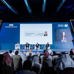 استقبلتهم باقات الورد ودروع التقدير وشهادات الشكر     تعليم مكة يحتفي بـ 40 ألف معلم ومعلمة في اليوم العالمي للمعلم 