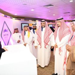 أمير المنطقة الشرقية يكرم طلبة الهيئة الملكية بالجبيل لتحقيقهم إنجازات وطنية وعالمية