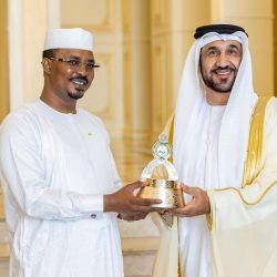 سلطان الموسى يحاور جمهور “معرض الكتاب” حول رواية “بنت الرسول”