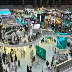 كشافة تعليم مكة تشارك في تنظيم وتفويج الحشود بالمسجد الحرام