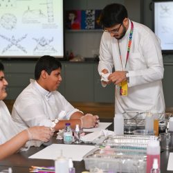 سمو ولي العهد يلتقي رئيس وزراء جمهورية باكستان الإسلامية