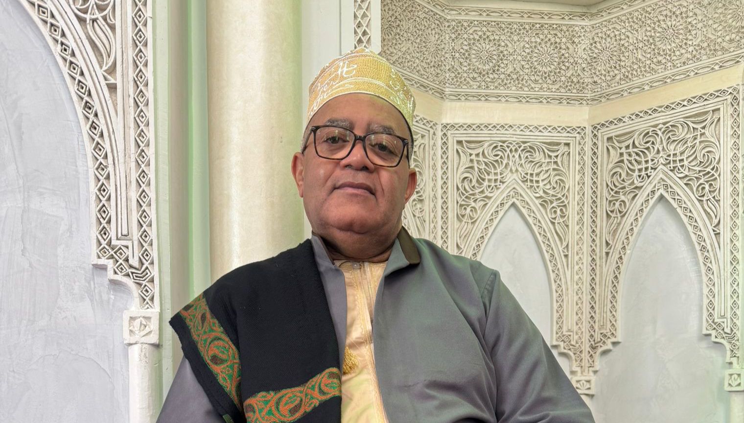 معالي وزير الشؤون الإسلامية الدكتور الشيخ عبداللطيف بن عبدالعزيز آل الشيخ في خدمة ضيوف خادم الحرمين الشريفين للحج.