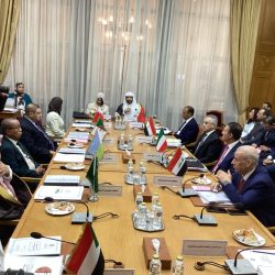 أمير المنطقة الشرقية يستقبل رئيس وأعضاء جمعية تاروت الخيرية