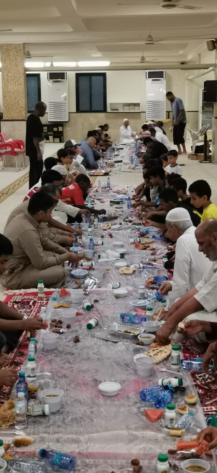 مائدة إفطار “عاشوراء” تجمع أهالي حي السالمية بجدة “الواحة حالياً 