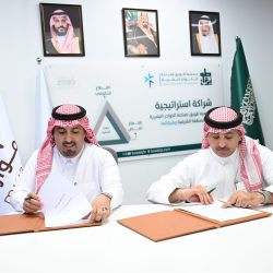 وزير الاتصالات وتقنية المعلومات يزور أرماح الرياضية ويطلع على مبادراتها في التحول الرقمي