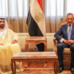 سمو ولي العهد يصل إلى قصر الإليزيه في العاصمة باريس وفي مقدمة مستقبليه فخامة رئيس الجمهورية الفرنسية.