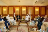 محافظ قنا وسفير الامارات لدي مصر يؤديان صلاة الجمعة بمسجد القنائي ويبحثان تعزيز التعاون بين البلدين.