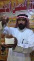 النحال ابو عقال يكشف أسرار عسل الشفلح بمهرجان الباحة