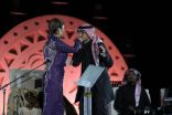 فؤاد عبدالواحد “يزف” أصالة على عريسها في مسرح “ليالي أوايسس” في موسم الرياض