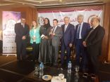  تكريم الباحثة الإماراتية نورة الكربي في ملتقى المرأة العربية التاسع بالقاهرة