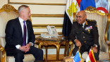 وزيرا الدفاع الأمريكي والمصري يبحثان في القاهرة مواجهة التحديات الإقليمية
