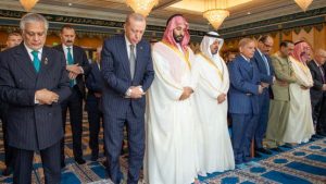 سمو ولي العهد وأردوغان وشهباز شريف يؤدون صلاة الجمعة في المسجد الحرام
