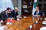 لودريان يستهل زيارة لبنان بلقاء عون