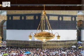 حجاج بيت الله الحرام يؤدون طواف الإفاضة في أجواء إيمانية وخدمات متكاملة