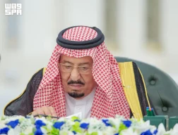خادم الحرمين الشريفين يرأس جلسة مجلس الوزراء في جدة