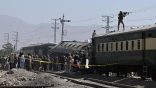 28 قتيلًا على الأقل في تفجير استهدف قطارًا يقل جنودًا في باكستان