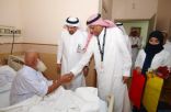 مدير صحة جدة بالإنابة خلال زيارته وتهنئته للمرضى بالعيد