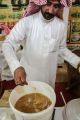 النحال ابو عقال مهرجان العسل يفتح شهية المتسوقين وعسل المجرى نجم المهرجان